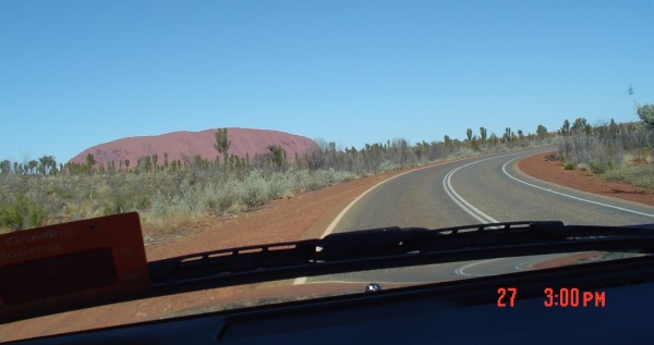 i) Uluru & Driving OnTheLeft.jpg
